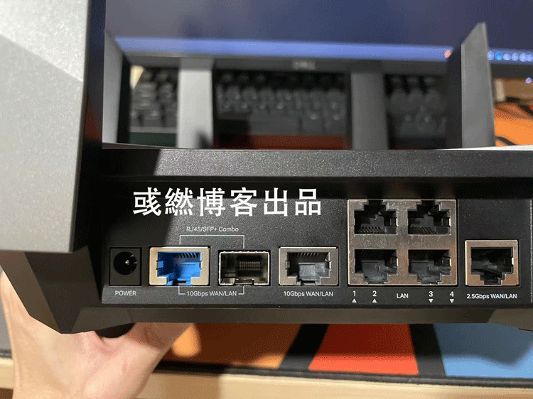 TP-Link Archer AXE300 背部